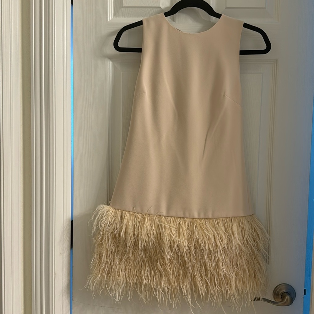 Alice+Olivia Coley Cream Ostrich Hem Dress
